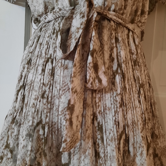 Woman's Snakeskin Print Strapless Romper - Size:M - Like New - Boutique Brand - Picture 7 of 13